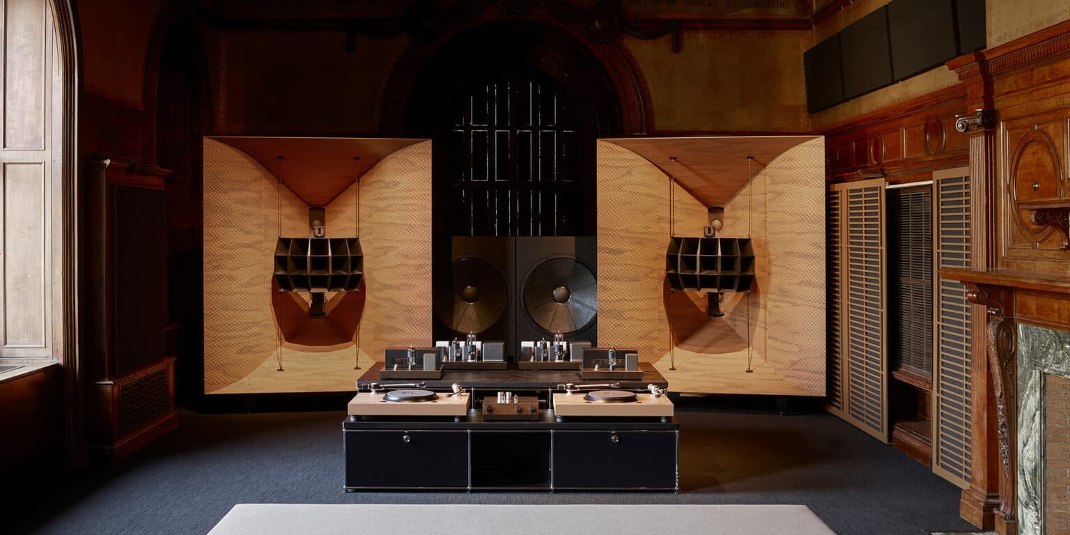 Una selección de música ambient del HiFi Pursuit Listening Room Dream No. 3, la instalación de escucha de Devon Turnbull en el Cooper Hewitt Smithsonian Design Museum.